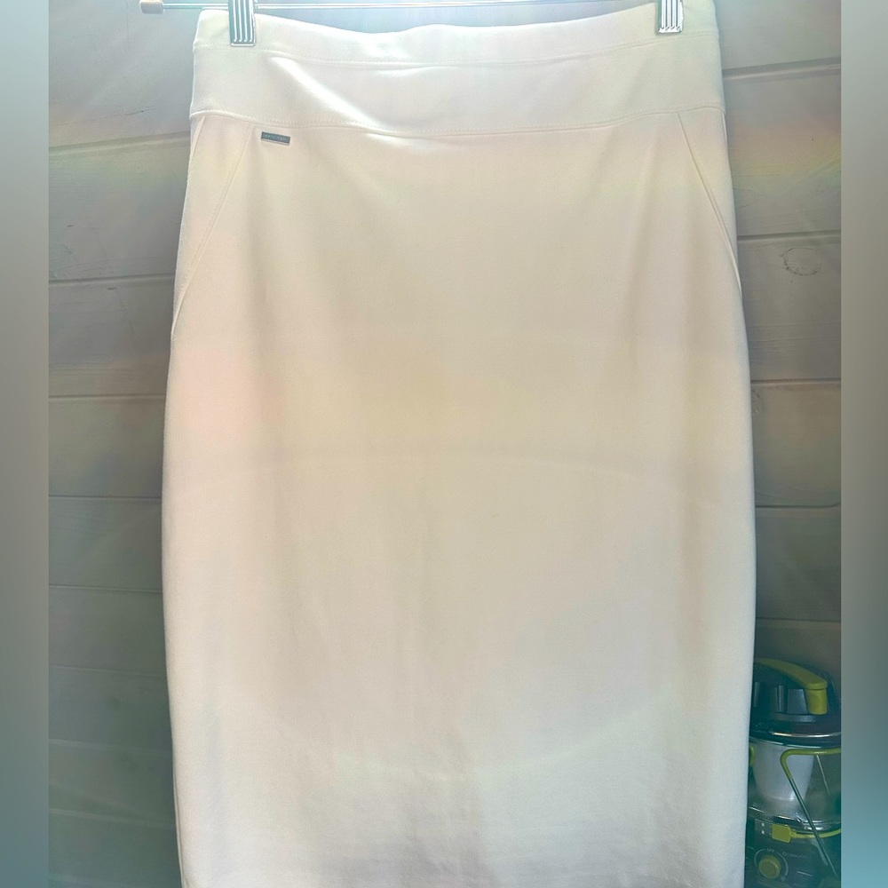 White house black market Pencil skirt size 4 worn once!